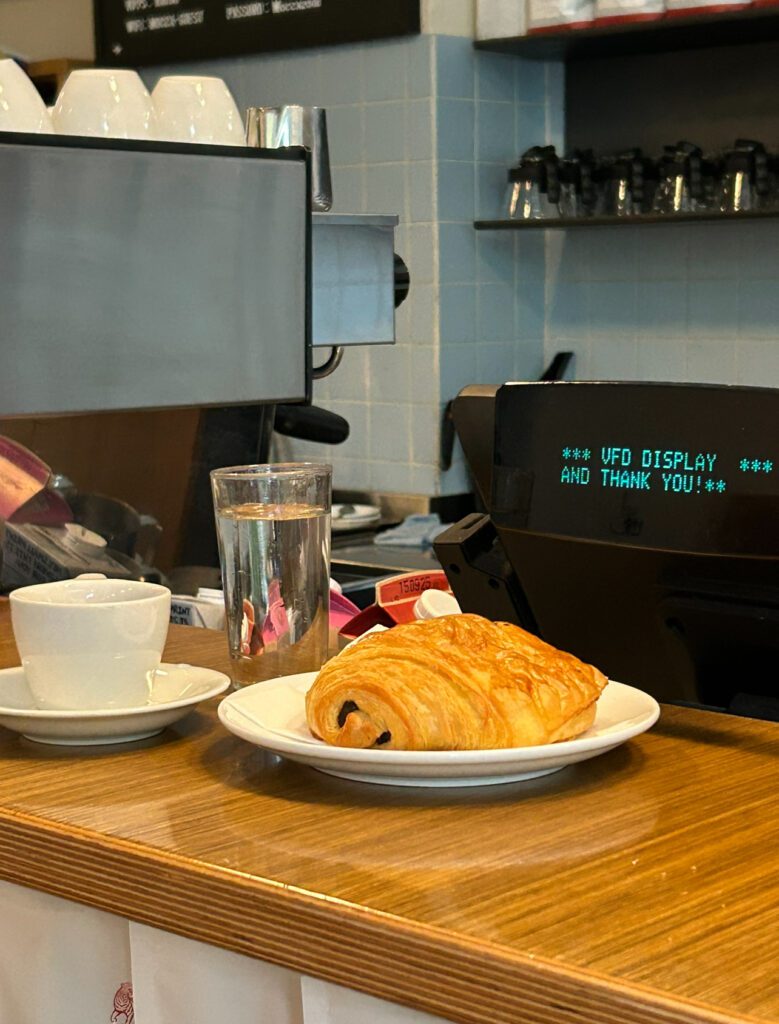 Pain au chocolat og kaffe til helgen